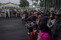 Antusiasme Warga Menunggu Kedatangan Jenazah Eril di Gedung Pakuan Bandung