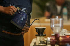 Penyaji Kopi Bersaing di Acara Come Together Barista Merlynn Park Hotel 2022