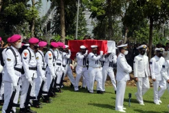 Upacara Militer Iringi Pemakaman Peltu Peltu Suparno dan Istri, Korban Kecelakaan Maut di Cibubur