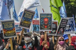 Tolak RUU Omnibus Law, Buruh Kembali Geruduk DPR