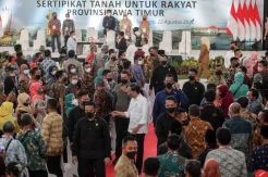 Presiden Serahkan 3.000 Sertifikat Tanah untuk Rakyat Jawa Timur