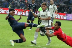 Menang 2-1, Persib Permalukan Arema di Stadion Kanjuruhan