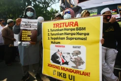 Ratusan Massa Elemen Islam Gelar Aksi Tolak Kenaikan Harga BBM di Patung Kuda