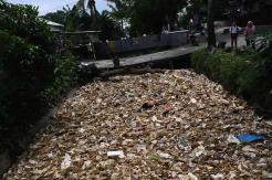 Sampah Styrofoam Cemari Kali Licin Pancoran Mas Depok