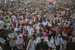 Ribuan Warga Tangerang Ikuti Jalan Sehat Sarungan