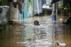 Banjir Setinggi 2 Meter Rendam Permukiman Warga di Kebon Pala Jaktim