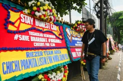 Karangan Bunga Dukung Bharada E Hiasi PN Jaksel
