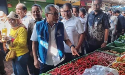 Mendag Pantau Harga Sembako di Pasar Tradisional Pabaeng-baeng