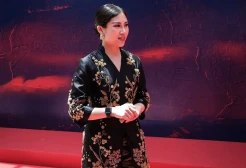 Dampingi Ibu Negara di Spouse Program KTT G20, Wamenparekraf Angela Tanoesoedibjo Kenakan Tenun Khas Bali