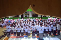Siswa dan Guru Gelar Salat Gaib untuk Korban Gempa Cianjur