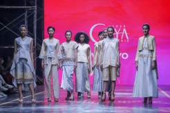 Wignyo Tampilkan Busana Bertema Golden Royal di Spotlight Indonesia