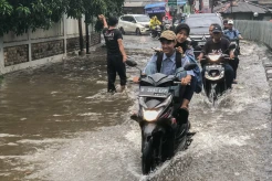 Depok Hujan Deras, Jalan Radar Auri Cimanggis Terendam Banjir 