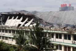 Gedung Universitas Abulyamatama Ambruk Akibat Kebakaran