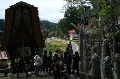 Wisata Menyusuri Situs Batu di Bori Kalimbuang Toraja Utara