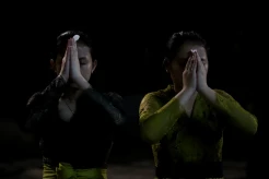 Sembahyang Hari Raya Galungan di Pura Candra Prabha Jelambar