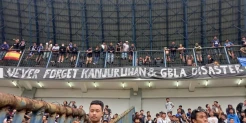Tuntut Penuntasan Kasus Tragedi Kanjuruhan, Suporter Bentangkan Spanduk di Laga Persib VS Persija