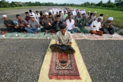 Lahan Sawah Mengering, Warga Gelar Salat Istisqa di Desa Ampeh Aceh
