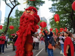 Barongsai  Beraksi di SCBD Weekland