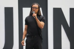 Edgar Davids Sapa Penggemar di Juventus Villages