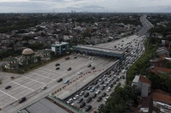 Kepadatan Arus Kendaraan di Tol Desari