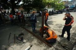 Penutupan Jalan dan Pemagaran Kios Stasiun Kota Tegal
