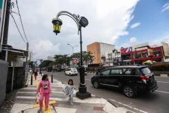 Terkendala Anggaran, Lampu Penerangan di Trotoar Margonda Depok hanya Terpasang 25 Buah