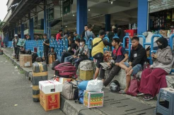 Pemudik Mulai Padati Terminal Kampung Rambutan pada H-5 Lebaran