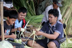 Penjualan Kulit Ketupat Mengalami Peningkatan