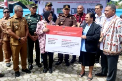 Sambangi Kepulauan Yapen, Mensos Risma Beri Bantuan Sosial