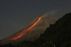 Gunung Merapi Kembali Keluarkan Lava Pijar