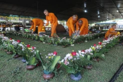 Persiapan Waisak di Candi Sewu
