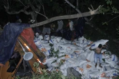 Truk Pengangkut 25 Ton Beras Bulog Jatuh ke Jurang di Jalan Trans Timor