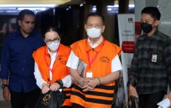 Perpanjangan Penahanan Bupati Kapuas nonaktif Ben Brahim beserta Istri