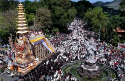 Ribuan Umat Hindu Hadiri Ritual Upacara Pelebon Raja Denpasar IX