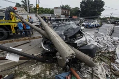 Penampakan Mobil Ringsek Usai Tabrak Tiang Listrik di Parung Bogor