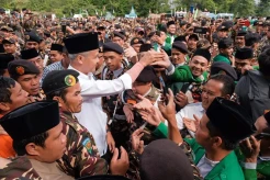 Momen Ganjar Pranowo Disambut Ribuan Kader GP Ansor di Wonosobo