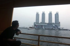 Keseruan Menjelajahi Perairan Ibu Kota dengan Jakarta Water Bus