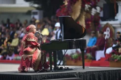 Putri Ariani Nyanyi Rungkad, Istana Merdeka Heboh Joget Massal