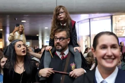 Hogwarts Day, Ribuan Fans Harry Potter Sesaki Stasiun King Cross London