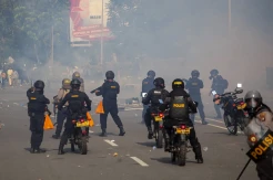 Aksi Tolak Relokasi Warga Pulau Rempang Ricuh, Polisi Tembakkan Gas Air Mata