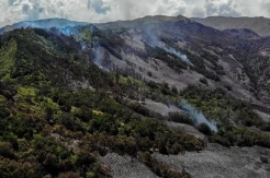 Sempat Padam, Bromo Kembali Terbakar di Hari ke-6 Imbas Flare Prewedding