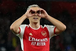 Turun Minum, Arsenal vs PSV Eindhoven 3-0