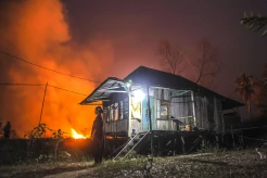 Kebakaran Lahan Ancam Rumah Warga dan Ganggu Jalan Lintas Sumatera