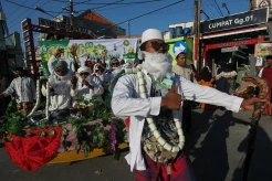 Ratusan Warga Meriahkan Kirab Maulid di Surabaya