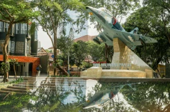 Gagah, Pesawat Tempur A-4 Skyhawk Mejeng di Monumen Swa Bhuawana Paksa
