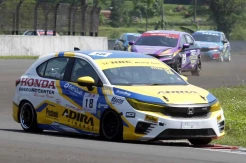 Aksi Balap One Make Race Honda Brio Speed Challenge 2023 di Sirkuit Sentul