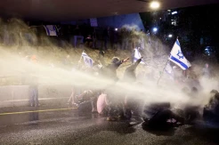 Tuntut Pengunduran Diri Netanyahu dan Bebaskan Sandera, Ribuan Warga Israel Diserbu Water Canon