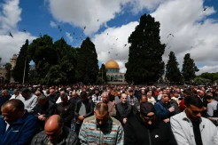 Dijaga Ketat Pasukan Keamanan Israel, Umat Muslim Gelar Salat Jumat Pertama di Al Aqsa