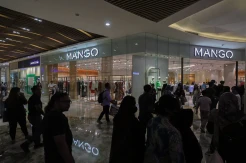 Pusat Perbelanjaan Mulai Ramai Diserbu Pengunjung