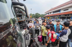 Begini Suasana Terminal Kampung Rambutan Ramai pada H-3 Lebaran 2024